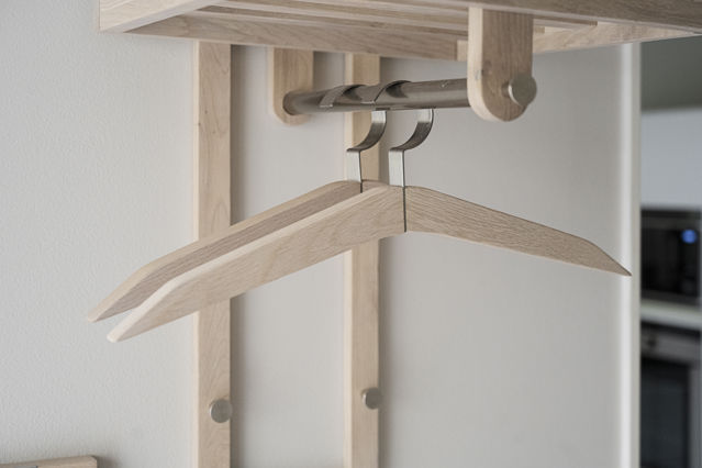 Wieszak 'Confetti' - Białe pigmentowane