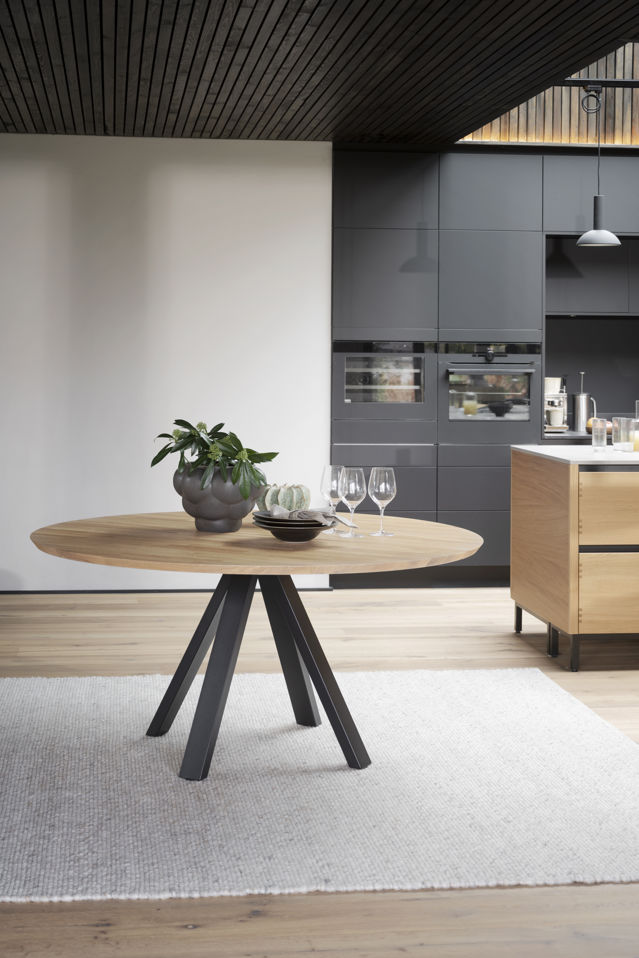 Stół jadalny 'Carradale' Okrągły 150cm - Dąb/Czarny Nogi w kształcie V