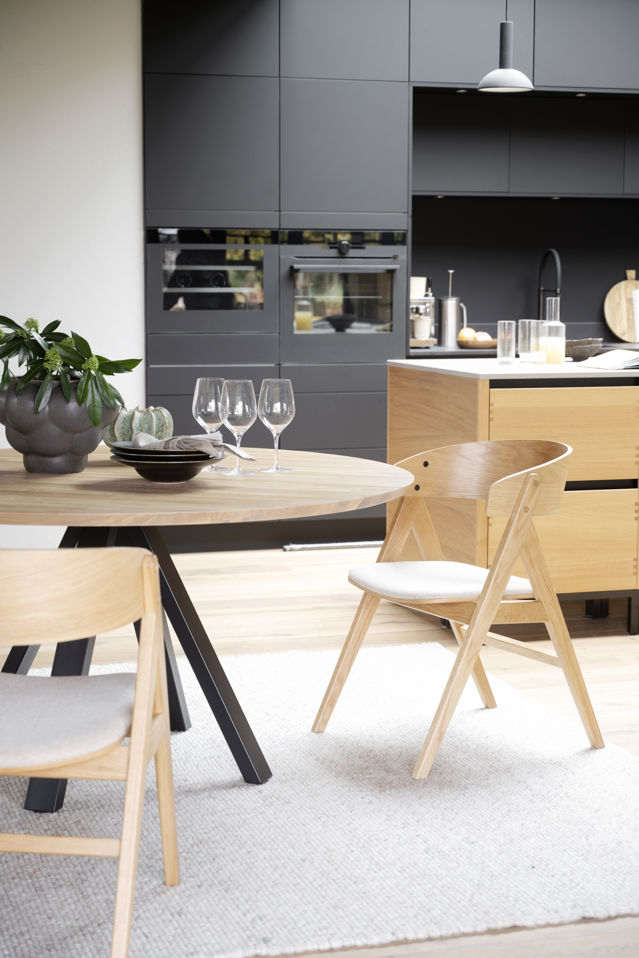 Stół jadalny 'Carradale' Okrągły 150cm - Dąb/Czarny Nogi w kształcie V