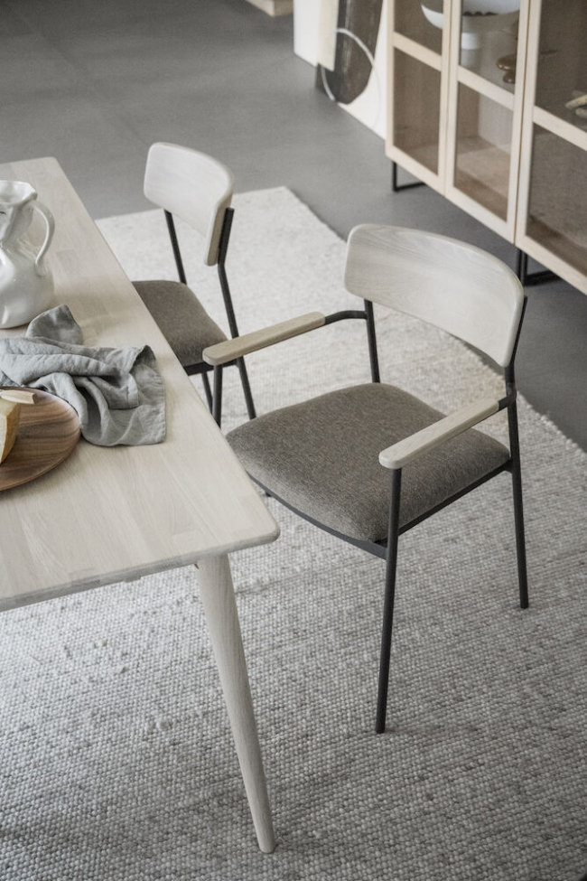 Fotel z podłokietnikami 'Maymont' - Białe pigmentowane