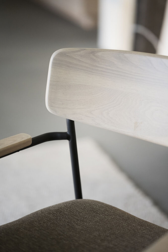 Fotel z podłokietnikami 'Maymont' - Białe pigmentowane