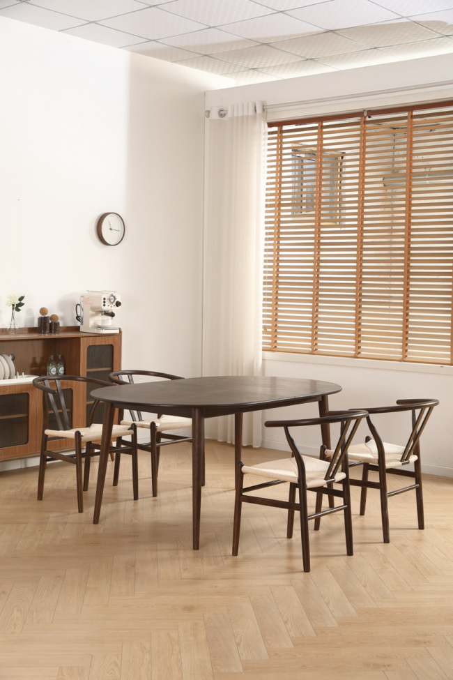 Stół jadalniany 'Avora'– Orzech