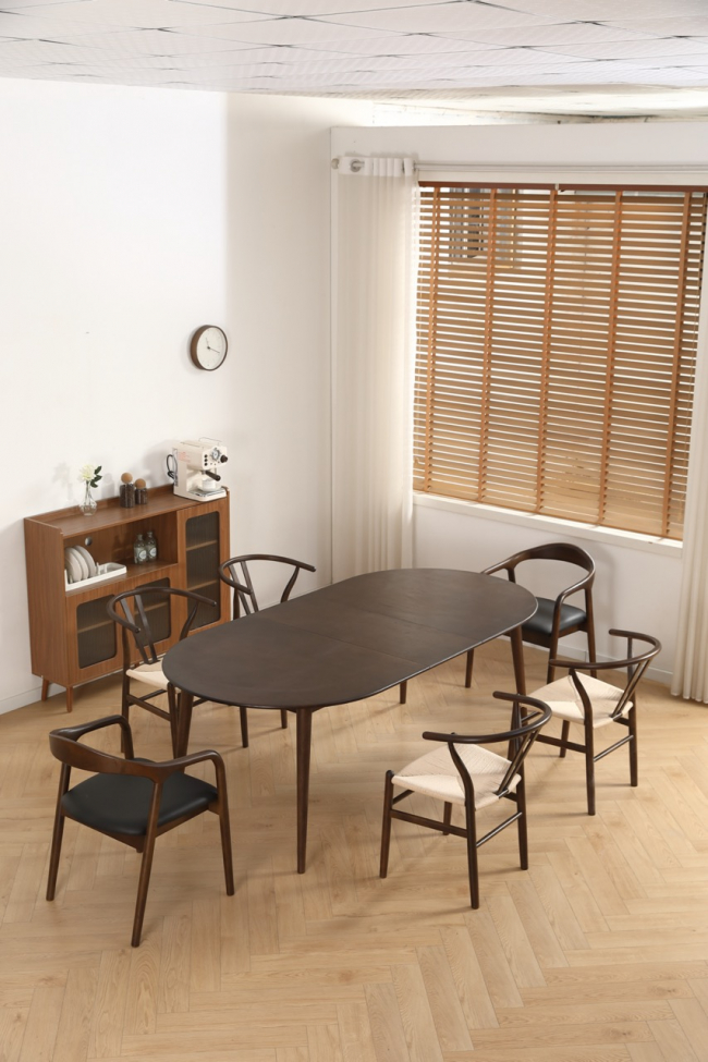 Stół jadalniany 'Avora'– Orzech