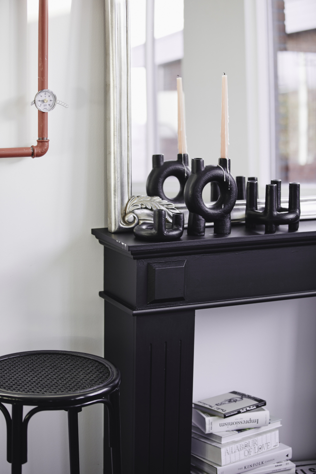 Świecznik 'OJA' - Czarny