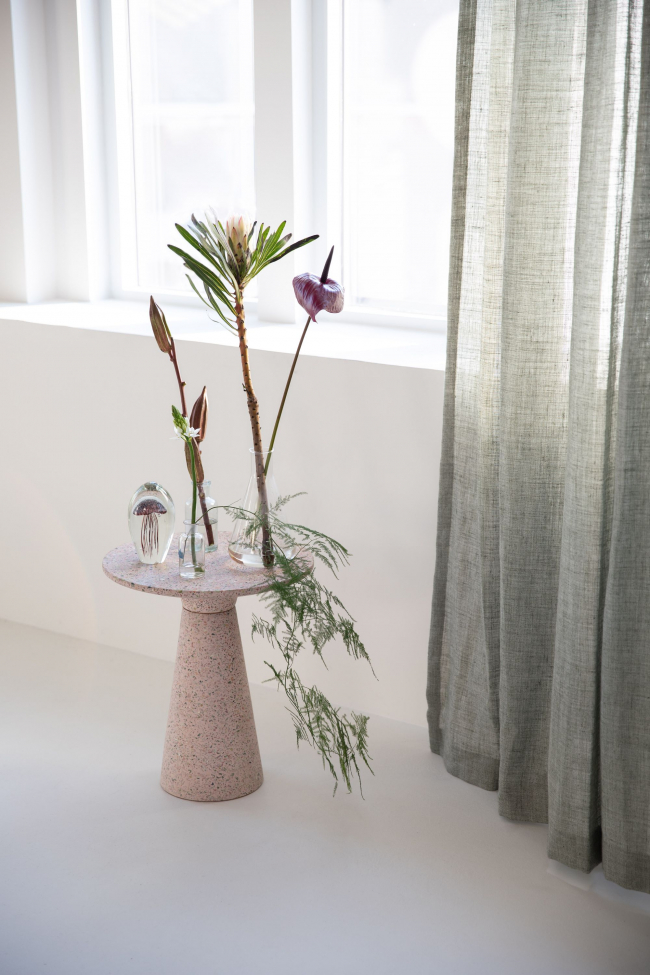 Stolik boczny 'Victoria' - Różowy