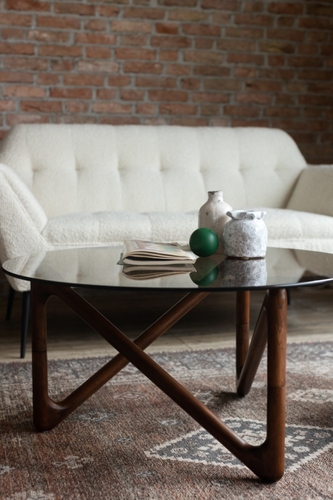 Stolik kawowy 'Naia' - Orzech