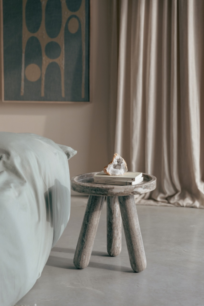 Stolik boczny 'Cosmopolitan' - Beżowy