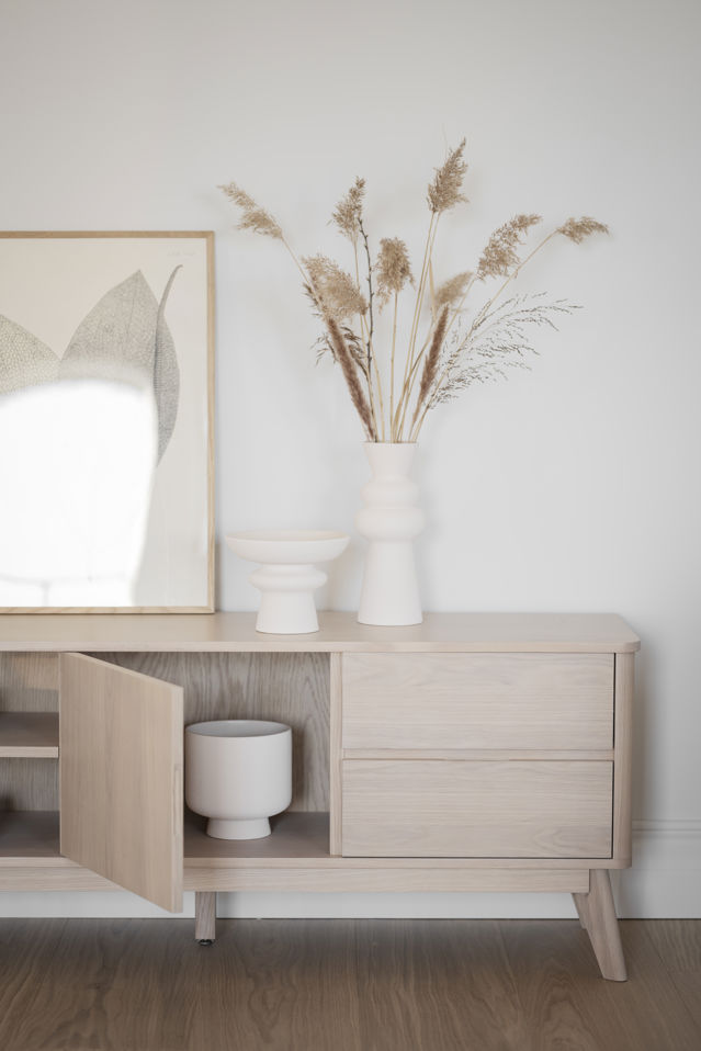 Stolik RTV 'Yumi' - Białe olejowane Dąb