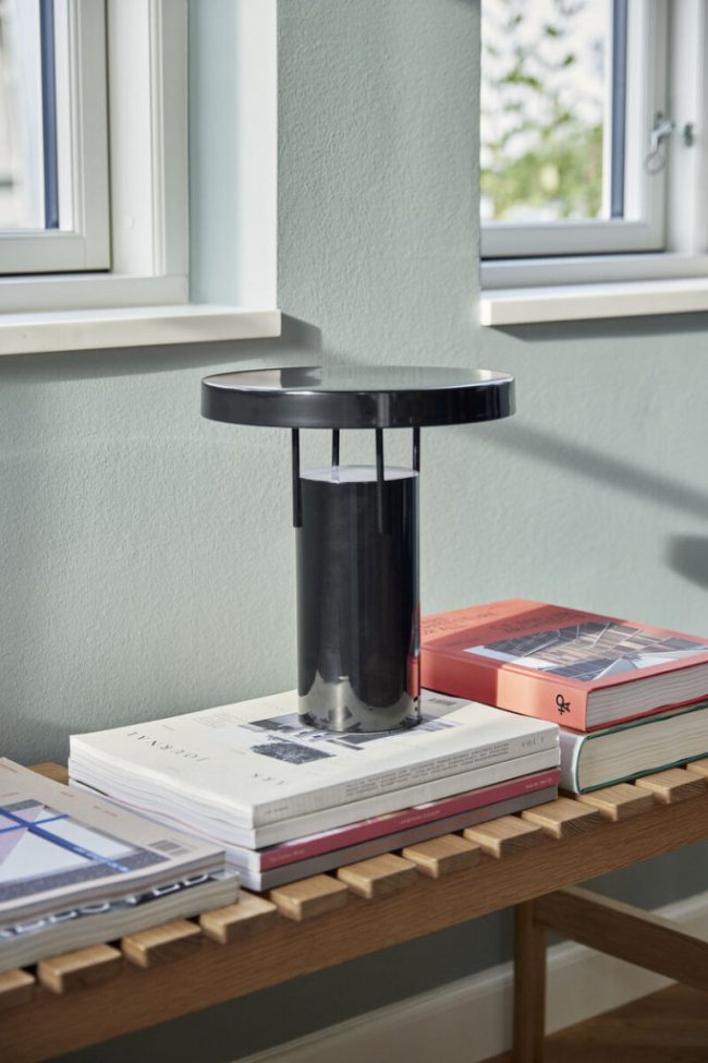 Ładowana lampa stołowa 'Bring Me' - Czarna