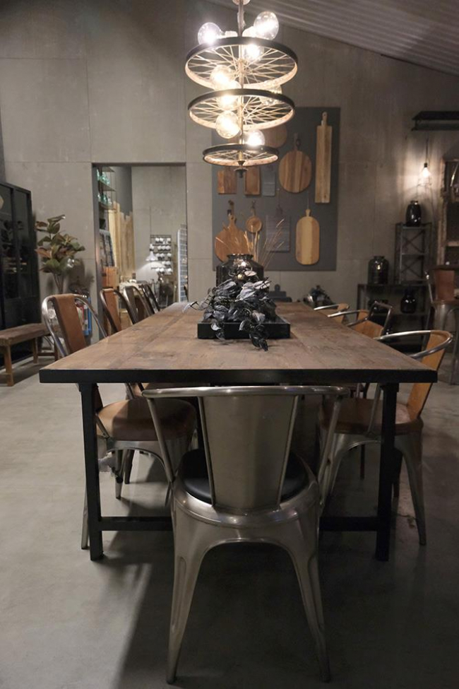 Stół Vintage - Drewno z recyklingu