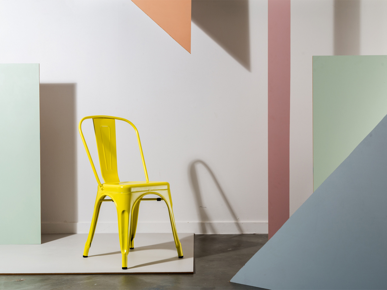 Krzesło 'Montmartre' - Żółty lakierowany