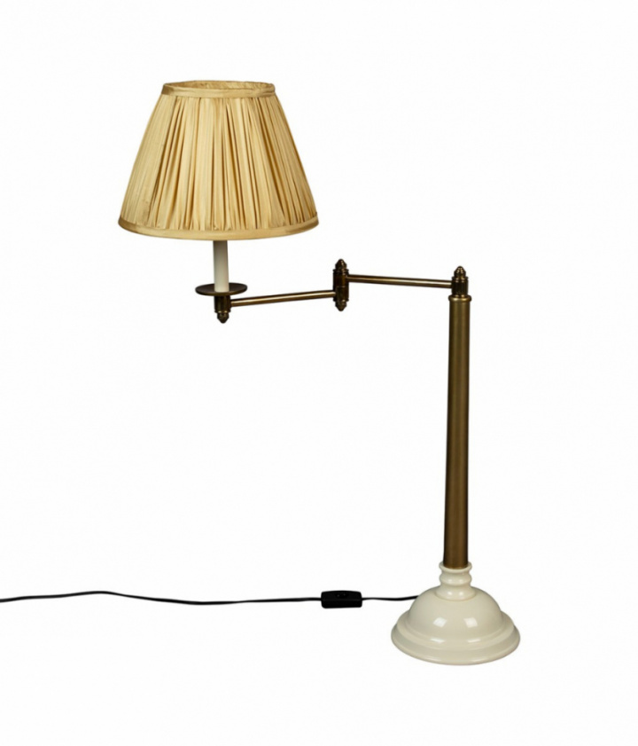 Lampa stołowa \'Allis\' - Mosiądz w grupie Oświetlenie / Lampy / Lampy stołowe w Reforma (5200122)
